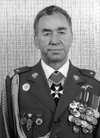 gen. bryg. pil. doc. dr hab. Józef Kowalski